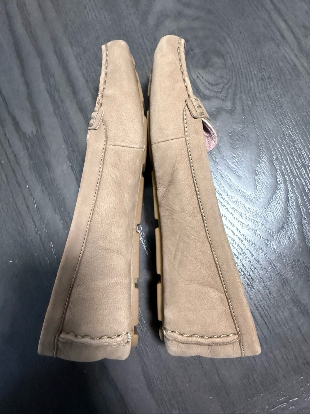 UGG Womens Leather Driving Loafers Tan Slip On Shoes US 8.5 EU39.5 - Picture 3 of 8